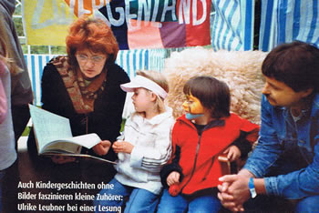 Auch Kindergeschichten ohne Bilder faszinieren kleine Zuhörer: Ulrike Leubner bei einer Lesung Auch Kindergeschichten ohne Bilder faszinieren kleine Zuhörer: Ulrike Leubner bei einer Lesung
